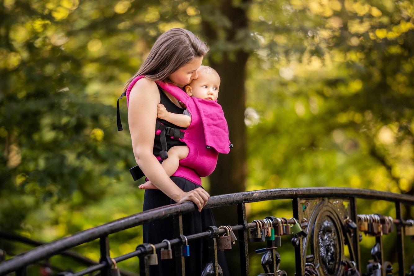 Sistem egonomic de purtare copil EverySlings Air Flow Fuchsia