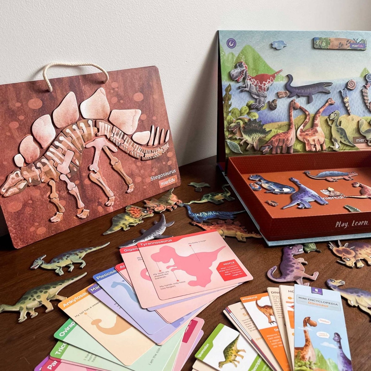 Joc educativ magnetic, mierEdu, Totul despre dinozauri